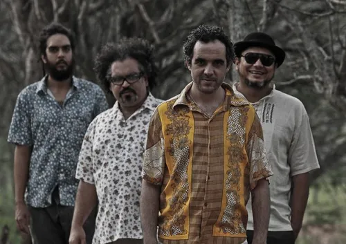 
				
					Cabruêra lança 'No Mar', terceiro single do novo disco; ouça
				
				