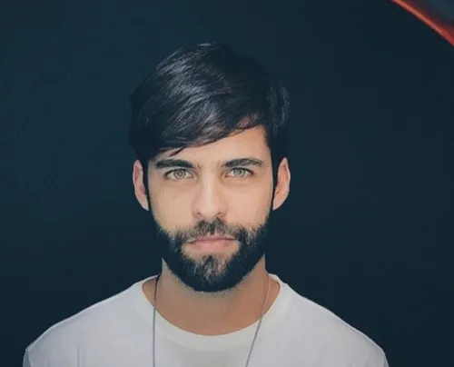 
				
					Felipe Alcântara, ex 'Os Gonzagas', lança segundo single de carreira solo; ouça música
				
				