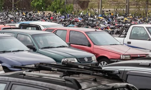 
                                        
                                            Detran faz leilão de quase mil carros e motos em Campina Grande
                                        
                                        