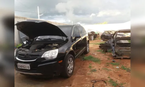 
				
					Após denúncias, Polícia Civil descobre desmanche de carros roubados no Sertão
				
				