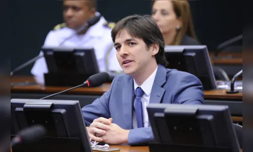 
				
					CCJ do Senado aprova projeto de Pedro Cunha Lima que restringe uso de carros oficiais
				
				