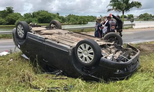 
                                        
                                            Motorista perde controle de veículo e capota na BR-230 em João Pessoa
                                        
                                        