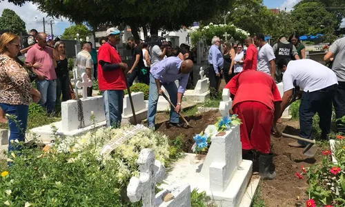 
                                        
                                            Cabo morto por soldado da Polícia Militar é enterrado em João Pessoa
                                        
                                        