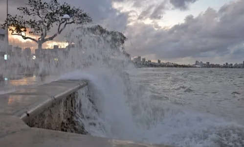 
                                        
                                            Litoral paraibano passa por ressaca e deve ter ondas de até 2,5 metros
                                        
                                        