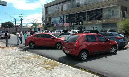 
                                        
                                            Motoristas de aplicativo fazem paralisação para reajuste de tarifa
                                        
                                        