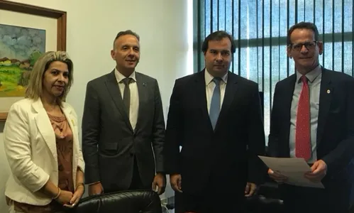 
                                        
                                            Bolsonaro e Rodrigo Maia cumprem nova agenda na Paraíba
                                        
                                        