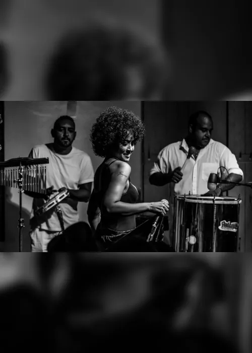 
                                        
                                            Polyana Resende apresenta single 'Um Samba a Dois' e lança clipe dia 30
                                        
                                        