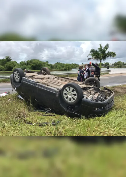 
                                        
                                            Motorista perde controle de veículo e capota na BR-230 em João Pessoa
                                        
                                        