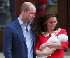 Kate Middleton e príncipe William deixam maternidade com terceiro filho