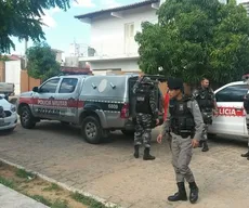 Operação policial prende 12 suspeitos de homicídios e tráfico de drogas