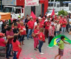 Manifestantes fazem protesto contra prisão de Lula em Campina Grande