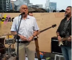 Suplicy canta Dylan de novo e Seu Pereira 'apanha' na guitarra!