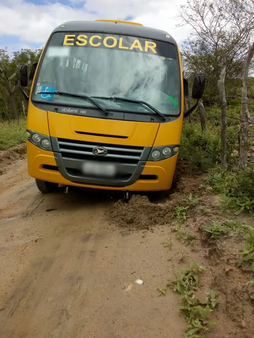 
				
					Taperoá tem triplo das chuvas esperadas para abril e suspende aulas após estradas ficarem destruídas
				
				