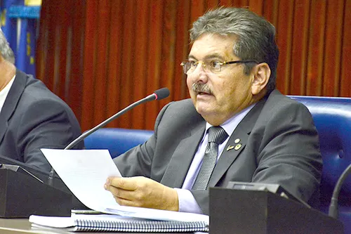 
				
					Adriano Galdino tira licença e Hervázio Bezerra retorna à Assembleia
				
				