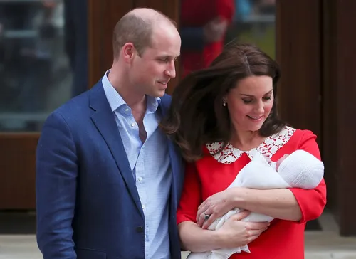 
				
					Kate Middleton e príncipe William deixam maternidade com terceiro filho
				
				