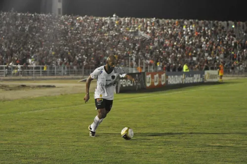 
				
					Felipe Cordeiro é o único paraibano titular de Belo e Raposa na final do estadual
				
				