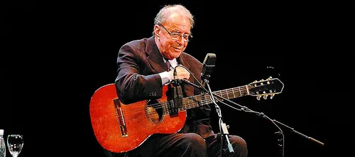 
				
					João Gilberto, um dos criadores da Bossa Nova, morre aos 88 anos
				
				