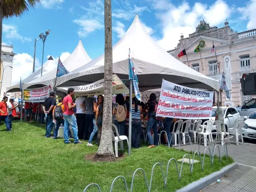 
				
					Professores e técnicos da UEPB realizam protesto nesta quarta-feira em João Pessoa
				
				