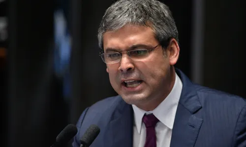 
                                        
                                            TJ mantém bloqueio de bens de senador paraibano por irregularidades em convênio
                                        
                                        