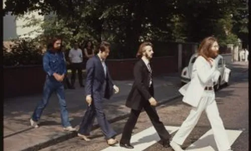 
				
					Há 50 anos, os Beatles cruzaram faixa de pedestres de Abbey Road
				
				