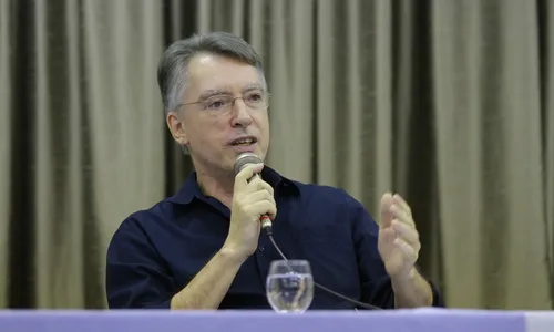 
                                        
                                            Bráulio Tavares faz palestra em abertura do Fórum Universitário
                                        
                                        