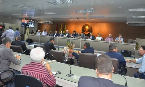 
                                        
                                            Audiências públicas debatem LOA de quase R$ 1 bilhão em CG
                                        
                                        