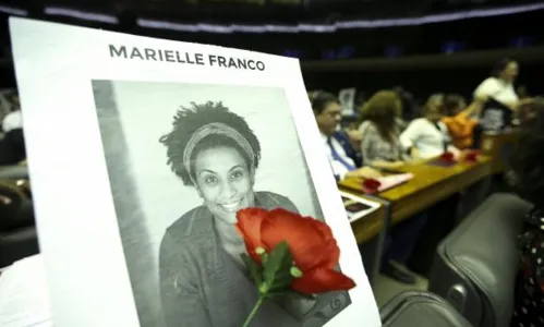 
                                        
                                            Após um mês, investigação da morte de Marielle é marcada por incógnitas
                                        
                                        