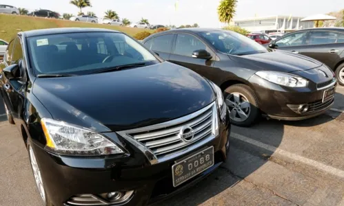 
                                        
                                            CCJ do Senado aprova projeto de Pedro Cunha Lima que restringe uso de carros oficiais
                                        
                                        