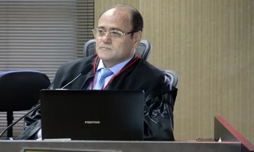 
                                        
                                            Justiça suspende pensão de R$ 23,5 mil paga a ex-governadores da Paraíba
                                        
                                        