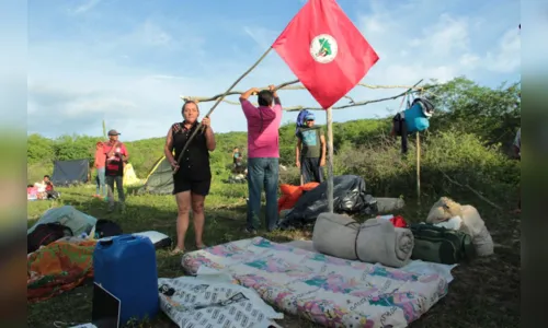 
				
					Integrantes do MST ocupam duas fazendas na Paraíba, uma delas do senador Zé Maranhão
				
				