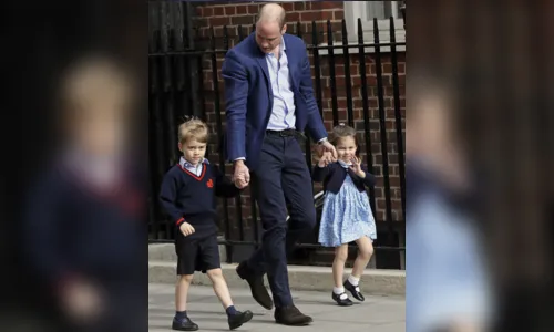 
				
					Kate Middleton e príncipe William deixam maternidade com terceiro filho
				
				