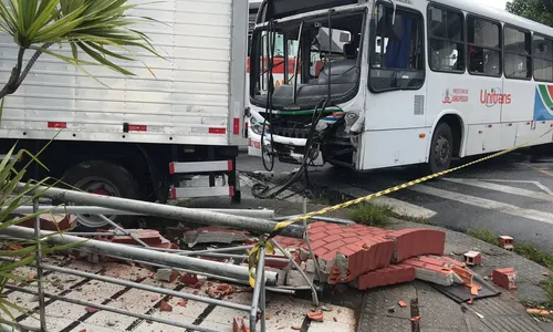 
                                        
                                            Colisão entre ônibus e caminhão deixa dois feridos em João Pessoa
                                        
                                        