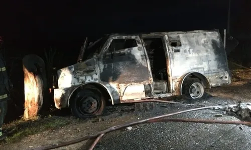 
                                        
                                            Grupo explode carro-forte em rodovia estadual da Paraíba
                                        
                                        