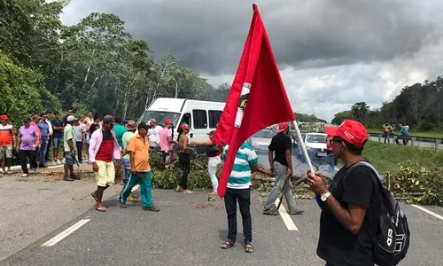 
                                        
                                            Manifestantes bloqueiam trechos de BRs na PB durante a manhã
                                        
                                        