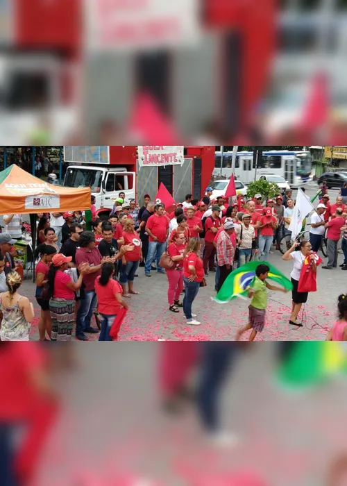 
                                        
                                            Manifestantes fazem protesto contra prisão de Lula em Campina Grande
                                        
                                        