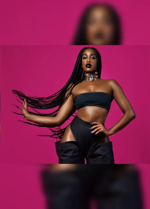 
                                        
                                            Iza lança o single 'Rebola' do álbum 'Dona de Mim'
                                        
                                        
