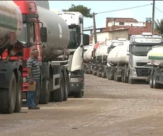 Governo ameaça tomar posse dos caminhões de grevistas para garantir abastecimento