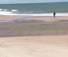 Surfistas socorrem jovem que se afogava na praia de Tabatinga, no Litoral Sul