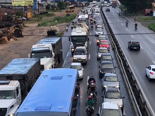 
				
					Protesto de caminhoneiros contra preço do diesel para trânsito em vários pontos da PB; acompanhe
				
				