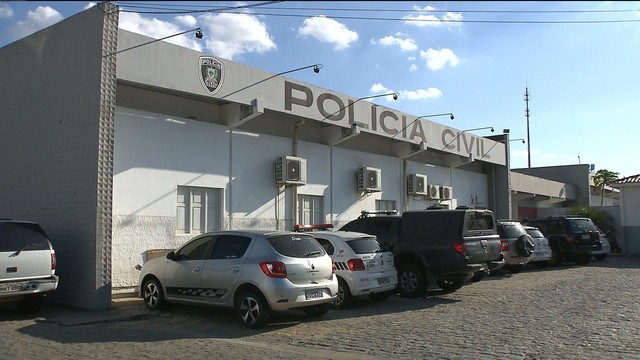 
				
					Paróquia de Santo Antônio é invadida e furtada, em Campina Grande
				
				