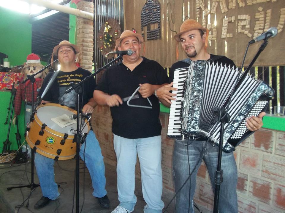 
				
					‘Que forrozinho bom...’ Trios mantém tradição junina durante o São João
				
				