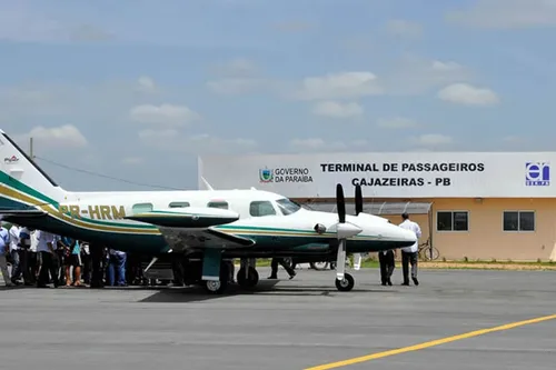 
				
					Aeroporto de Cajazeiras passa a receber pousos e decolagens à noite
				
				