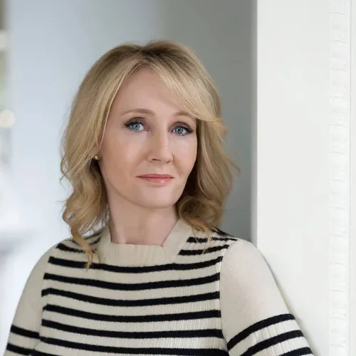 
				
					Autora de Harry Potter J.K. Rowling pede desculpas pela morte de Dobby
				
				