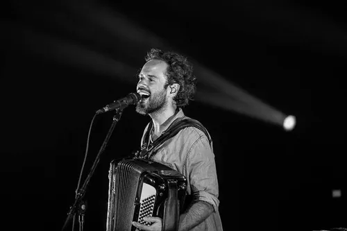 
				
					Marcelo Jeneci se apresenta com Quinteto da Paraíba em João Pessoa
				
				