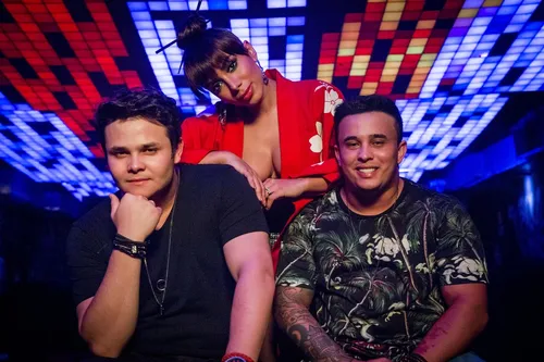 
				
					Anitta participa de novo clipe de Matheus & Kauan, 'Ao Vivo e a Cores'
				
				