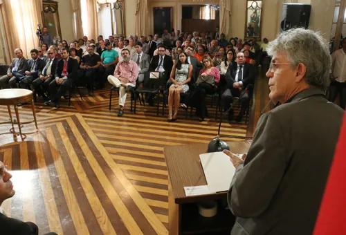 
				
					Governo lança edital para negociação direta de precatórios referentes ao ano de 2012
				
				