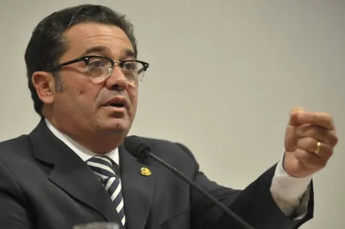 
				
					Fachin autoriza inquérito para investigar repasses a Vitalzinho e outros políticos
				
				