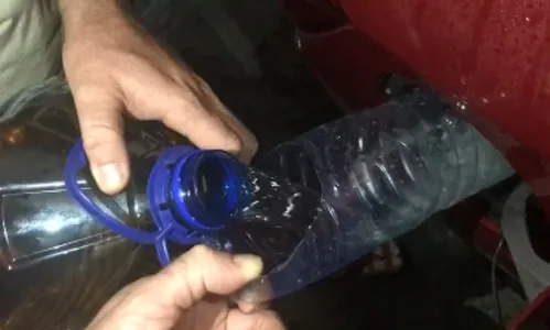 
                                        
                                            Homem é preso por vender gasolina a R$ 7,50 em garrafas pet no Sertão
                                        
                                        