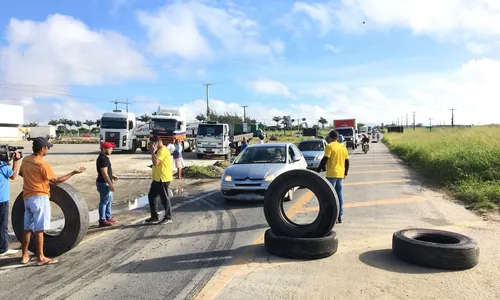 
                                        
                                            Caminhoneiros voltam a protestar contra aumento do diesel e ocupam rodovias
                                        
                                        