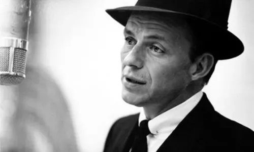 
				
					Sinatra, maior cantor popular do século XX, morreu há 20 anos
				
				